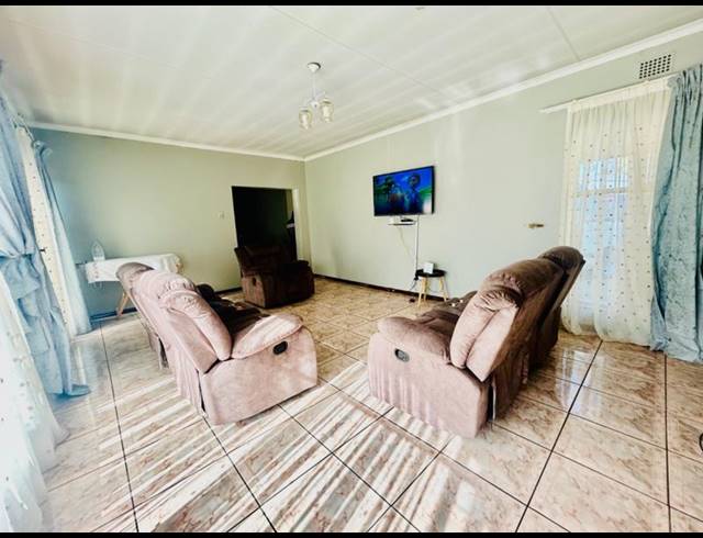3 BEDROOM HOUSE FOR SALE IN VANDERBIJLPARK CE 4